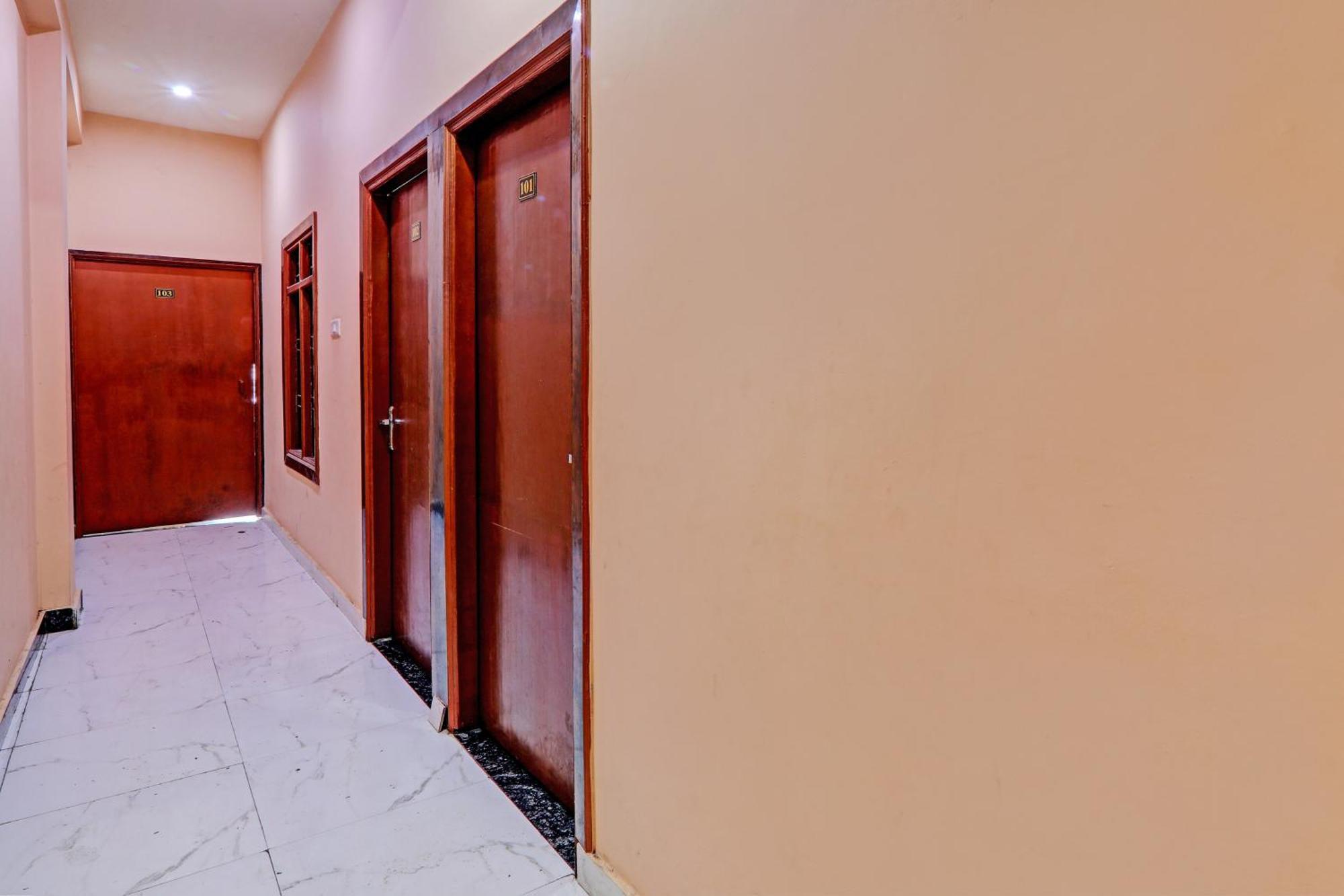Hotel O Home Singhs Delight Варанаси Екстериор снимка